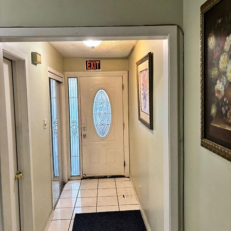 Queen Bedroom Near Sheridan College Brampton Exterior photo