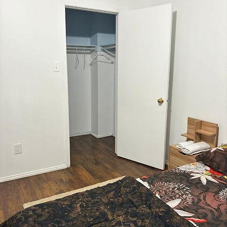 Queen Bedroom Near Sheridan College Brampton Exterior photo